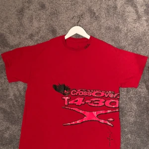 Travis scott tröja - Säljer denna feta travis tröjan som är äkta! Storlek M knappt använd