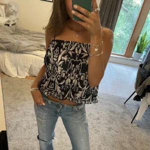 Topp - Superfin mönstrad topp från hm! Superfint skick🥰 läs bion innan du skriver💓