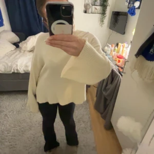 Stickad tröja  - Stickad tröja från Gina. Kommer inte till användning och bara använd få gånger. Denna va slutsåld ett bra tag oxh ny pris är 399🥰💞