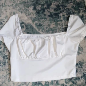 Vit sommar topp - Vit satin topp till sommaren. 