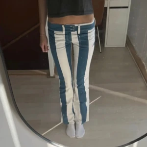 Diesel jeans - Säljer dessa sjukt unika och snygga diesel jeans som tyvärr inte passar! Perfekt till vår/sommar!💘🌸 skriv för egna bilder! 