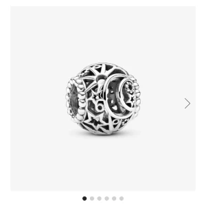 Pandora berlock sol&måne - Helt ny berlock från Pandora, säljer pga jag redan har en likadan och det var ej möjligt att returera. Passar till Pandora moments länkar