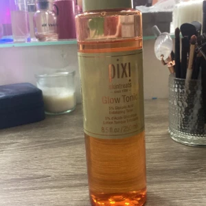 Pixi toner  - Pixi glow tonic 250 ml  Ny pris 299 säljer för 169kr. Säljer pga att jag alldrig andvänder den längre  