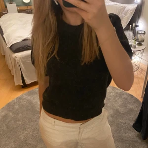 stickad tshirt - superfin tröja i en mjukare ullvariant, storlek S och nästan oanvänd 