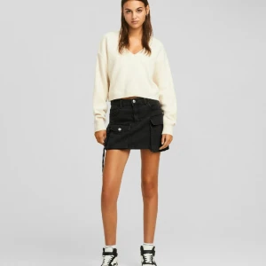 V- neck tröja från Bershka - Säljes pga fel storlek. Endast testad så i toppenskick. Nypris: 300. Slutsåld på hemsidan. 