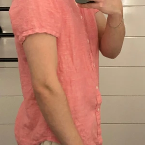 Skjorta från Denim & Flowers. Nypris 999kr - Oanvänd skjorta från Denim & Flowers.  Storlek S. Nypris 999kr