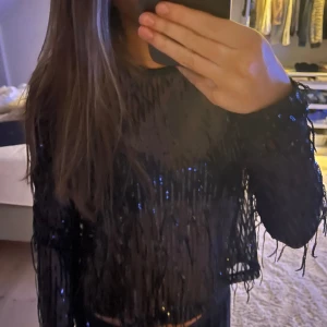 Fin fest tröja - Använd en gång, nypris 450kr  I superbra skick. Pris kan diskuteras 