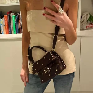 Snygg topp - Säljer så sjukt sjukt fina topp från zara använd 1 gång❤️sjuk najs att ha ute/på fest🫶🫶