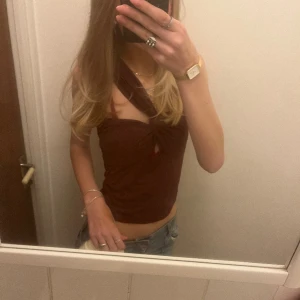 Topp - Säljer denna super fina typ vinröda tröjan 💖 älskar den men lite för stor för mig 😭 i strl S 