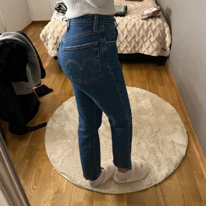 Levis jeans - Säljer ett par Levis jeans i W25/L28 då de ej kommer till någon användning längre