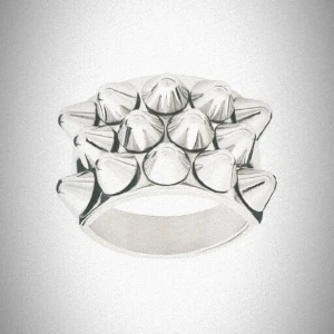 edblad ring - jag letar efter någon som skulle kunna byta denna silvriga ringen mot guld eftersom att jag själv bytt från silver till guld smycken. skulle även kunna tänka mig att sälja den men isåfall för 250 kr. ringen är i storlek M. Möts helst upp!