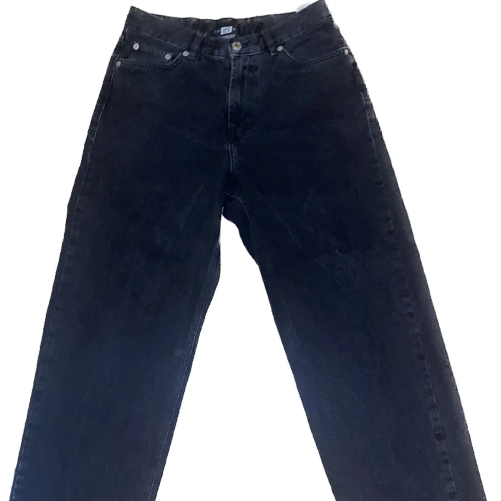 Riktigt feta svarta baggy jeans 🙏 Fint skick inga skador  Står storlek XS men passar S Baggy passform ‼️Pris kan diskuteras ‼️. Jeans & Byxor.
