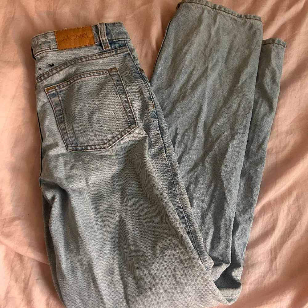 Lowwaist En liten fläck på vänster lår som inte går bort.. Jeans & Byxor.