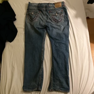 True religion jeans - Storlek 40 midja, säljs eftersom jag inte använder längre. Skriv för mer information, pris kan diskuteras vid snabb affär.