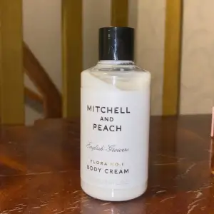 En fin bodylotion från Mitchell and Peach. Aldrig använd och luktar supergott☺️ pris kan diskuteras. 