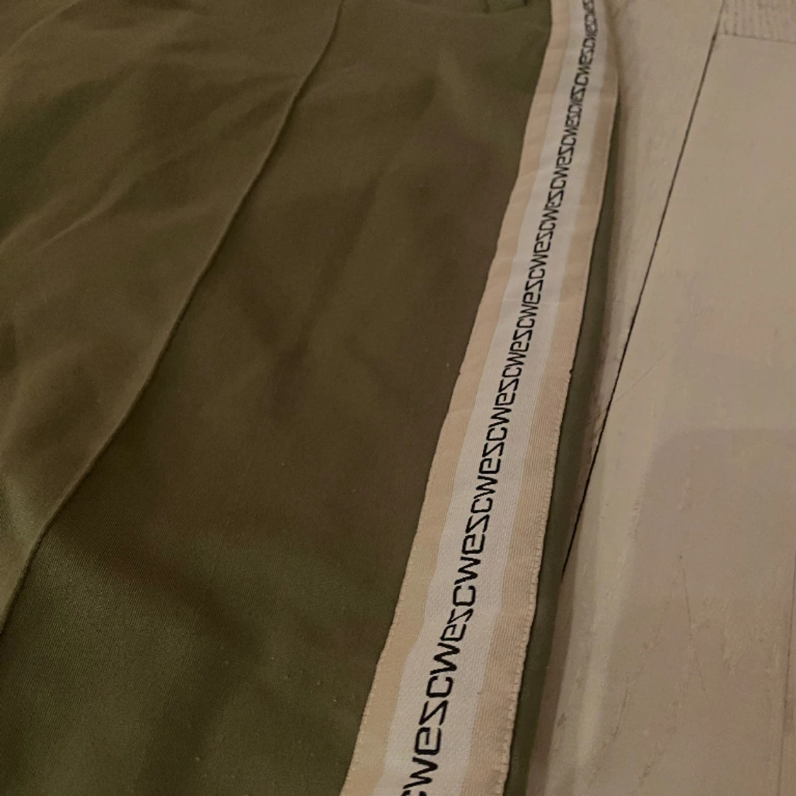 Wesc byxor i storleken L - 90