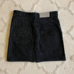 Samsøe Samsøe kjol - Jeanskjol från Samsøe Samsøe🖤 strl s! Kolla gärna mina andra annonser, ger gärna paketpris och samfraktar!