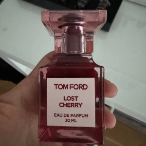 Tom Ford Lost Cherry - Typ 1/5 av denna kvar dvs ganska lite!! Nypris 2250kr, pris kan diskuteras!