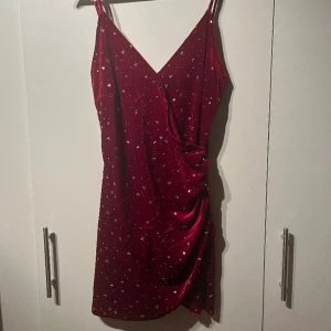 Klänning - Nästan aldrig använd klänning 