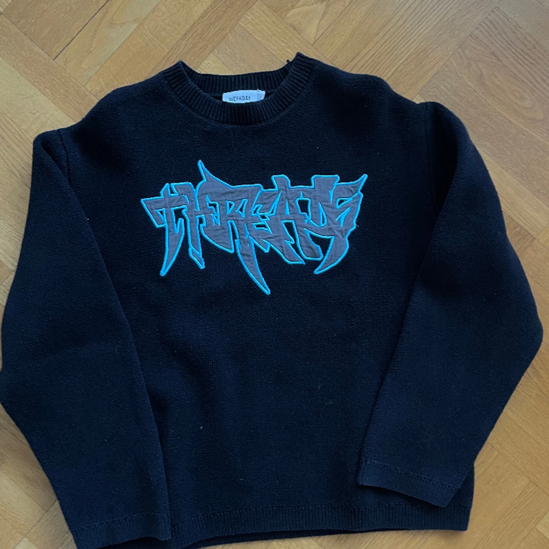 Stickad Weekday-tröja