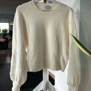 Stickadtröja - Använd ett fåtal gånger🎀