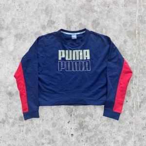 Puma långärmad top - En fin oanvänd helt ny PUMA top i storlek L, 42. I fint skick, inga fel. För fler bilder eller mått kontakta mig!