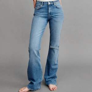Säljer dessa jeans från Gina i modellen full lenght flare, storlek 34🤍
