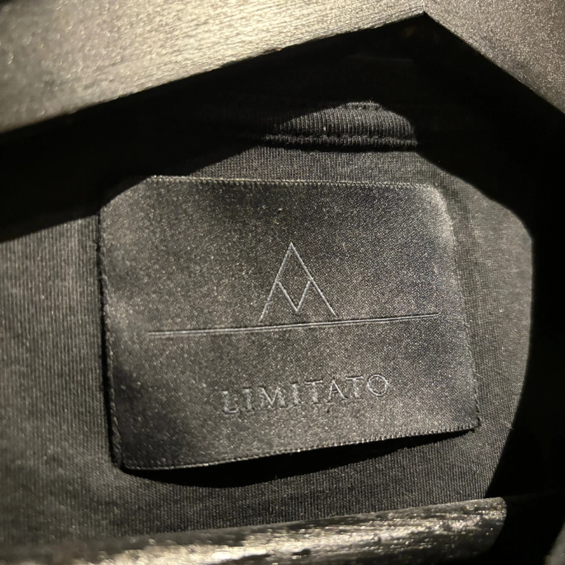 Svart limitato T-shirt  - 90