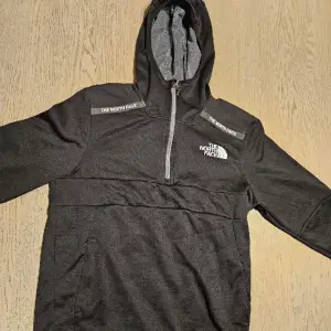 Snygg och skön The North Face hoodie. Säljer för bra pris så tveka inte!💎💯