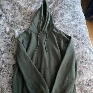 Hoodie i fint skick 😃 Stl i stl xs men är oversized Köparen står för frakten 