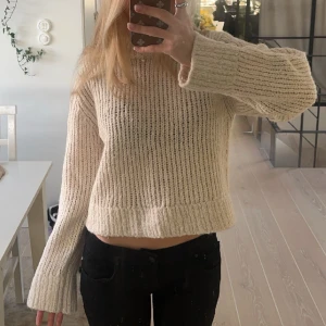 Stickad tröja - Stickad tröja från Weekday som aldrig är använd. Storlek S.