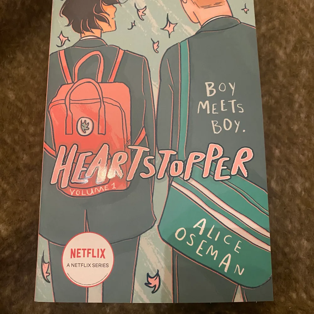 Heartstopper volume 1 Engelska. Boken är i väldigt gott skick❤️. Övrigt.