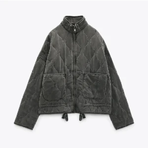 Jacka zara - Jätte fin jacka från zara. Använd få gånger så inga defekter. Pris kan diskuteras 