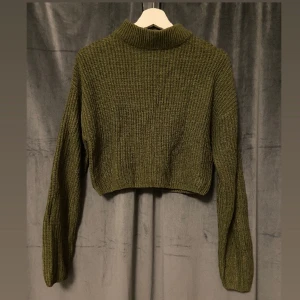 Stickad tröja✨ - Säljer denna tröja då den inte kommer till användning längre, mörkare grön i verkligheten💚