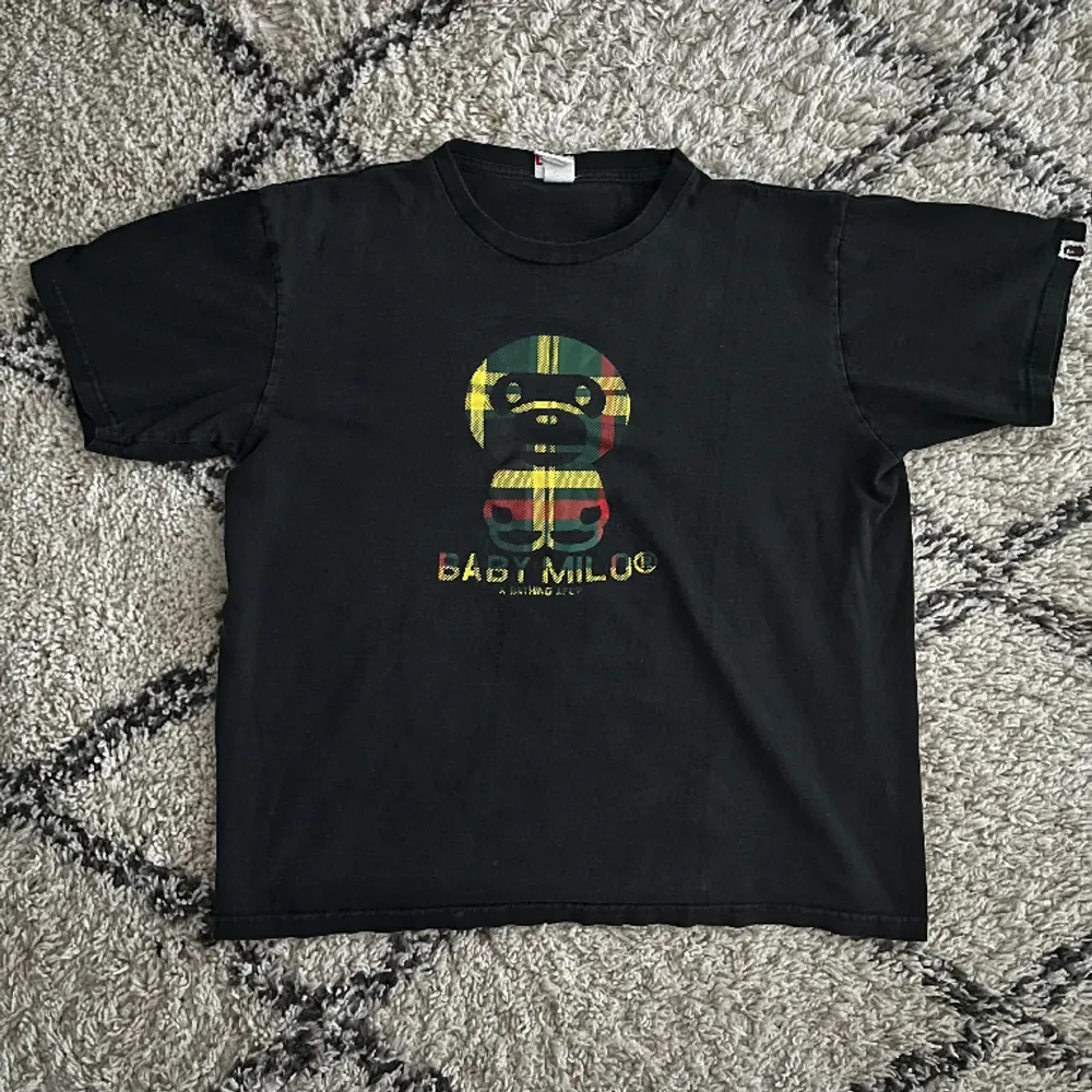 Vintage bape baby milo t shirt, storlek L men är ganska boxy passform, hör av er om ni har mer frågpr. T-shirts.