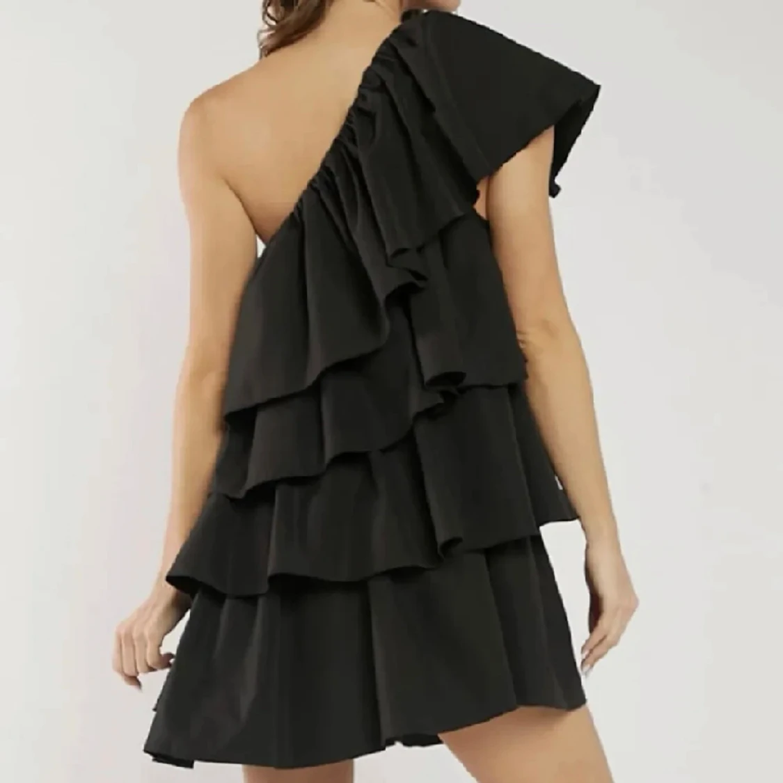 Så fin volangklänning - 90