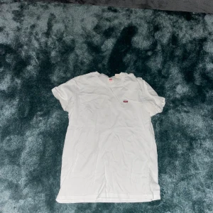 Levis t shirt - En vanlig Levis t shirt som är använd i gott skick. Inga tecken på hål eller skador!
