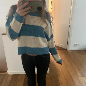 Randig tröja - Så fin randig tröja köpt i Spanien🥰 inge defekter användt typ 2 gånger💘