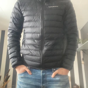 Peak Performance jacka - Storlek M. Väldigt bra skick. Originalpris: 2000kr.
