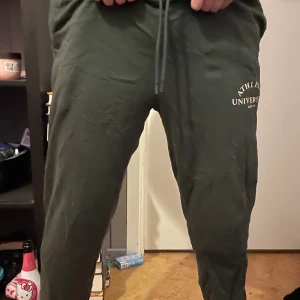 Eleganta mjukisbyxor  - Fina gröna mjukisbyxor som är otroligt vackra och fina 
