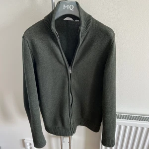 Stickad zip tröja - Dobber zip tröja Fint skick Storlek small