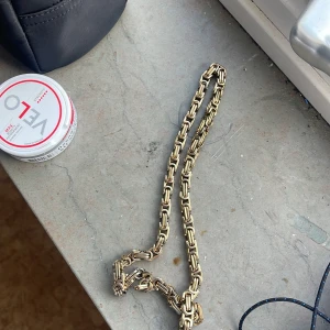 Guld länk - Fick den av min farbror och jag tror den är äkta om ni är intresserade skriv på snap till mig h_000125 vi kan diskutera pris 