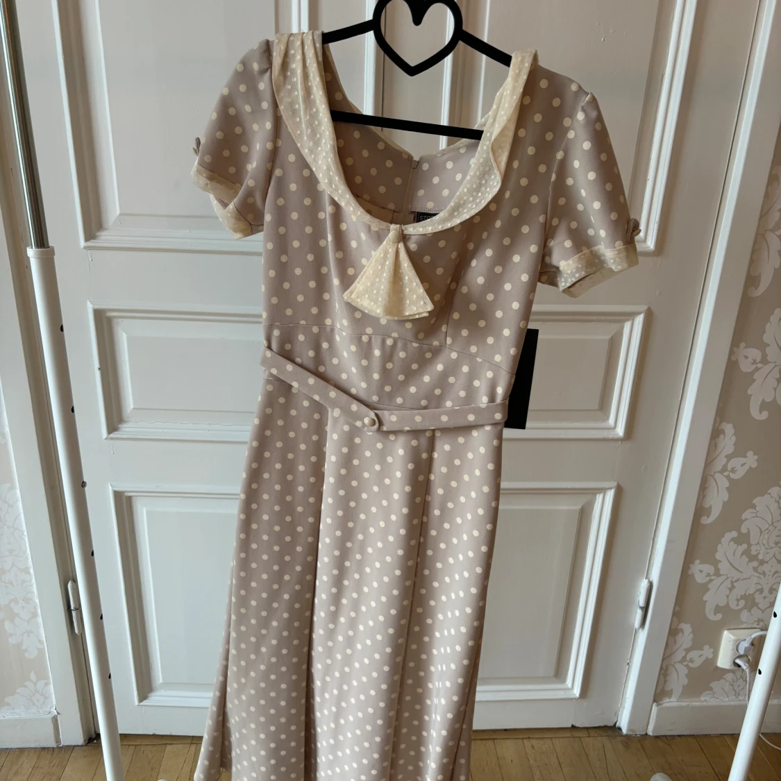 Prickig klänning, Stop Staring! - 93