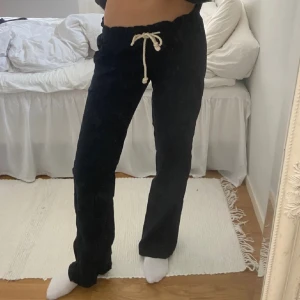 Roxy Linnebyxor - Svinsnygga linnebyxor från Roxy! Sparsamt använda, storlek S. Vid intresse tveka inte om frågor eller trycka på ”köp nu”!🩷