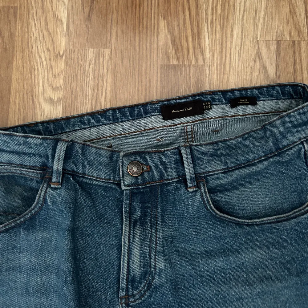 Fräscha Massimo dutti jeans i ett grymt skick, väldigt stiliga och snygga.  W30 L32. Jeans & Byxor.