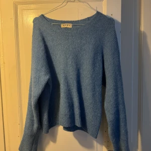 Stickad tröja  - Fin stickad tröja från Wera. Bra skick 🩷