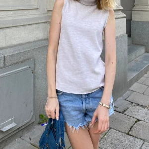 Ärmlös polotröja - Så fin ärmlös tröja med krage! Perfekt nu till våren 💝