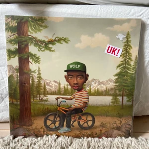 Tyler, the creator vinyl  - Tyler, the creator vinyl skiva säljes i nästan nyskick, endast öppnat och spelat fåtal gånger. Om du är intresserad av fler skivor jag säljer så kanske vi kan fixa paketpris. Skriv till mig om du undrar något om till exempel press/skick. 