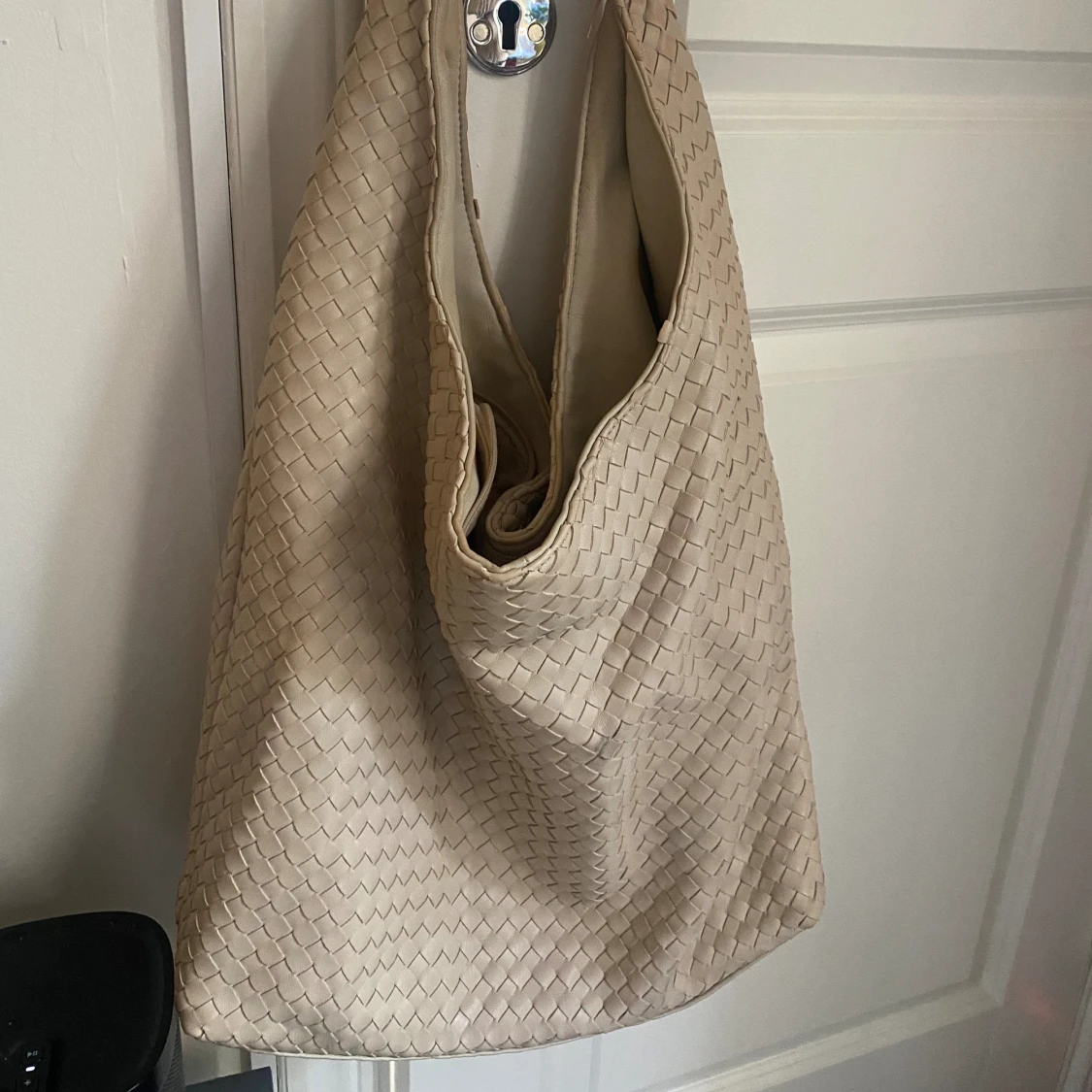 Beige flätad väska från Gina Tricot - 90