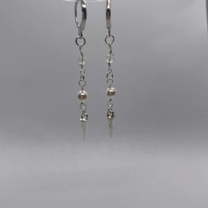 Frosty spike  - 35kr per par, finns endast ett par kvar i lager 😊 kolla gärna in min instragram ”ebnorth” där jag främst sköter försäljningen☺️  Massa mer smycken i samma stil hittar ni i min profil🤩